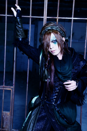2019年3月1日 DがDMM.comではV系ロックバンド初となるオンライン