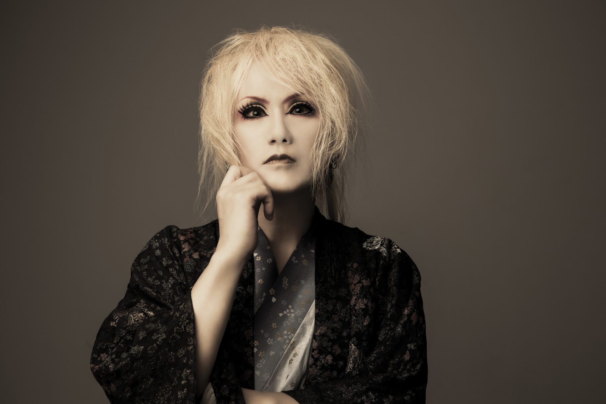 令和のヴィジュアル貴公子“美良政次”初のカバー曲！！ デジタル