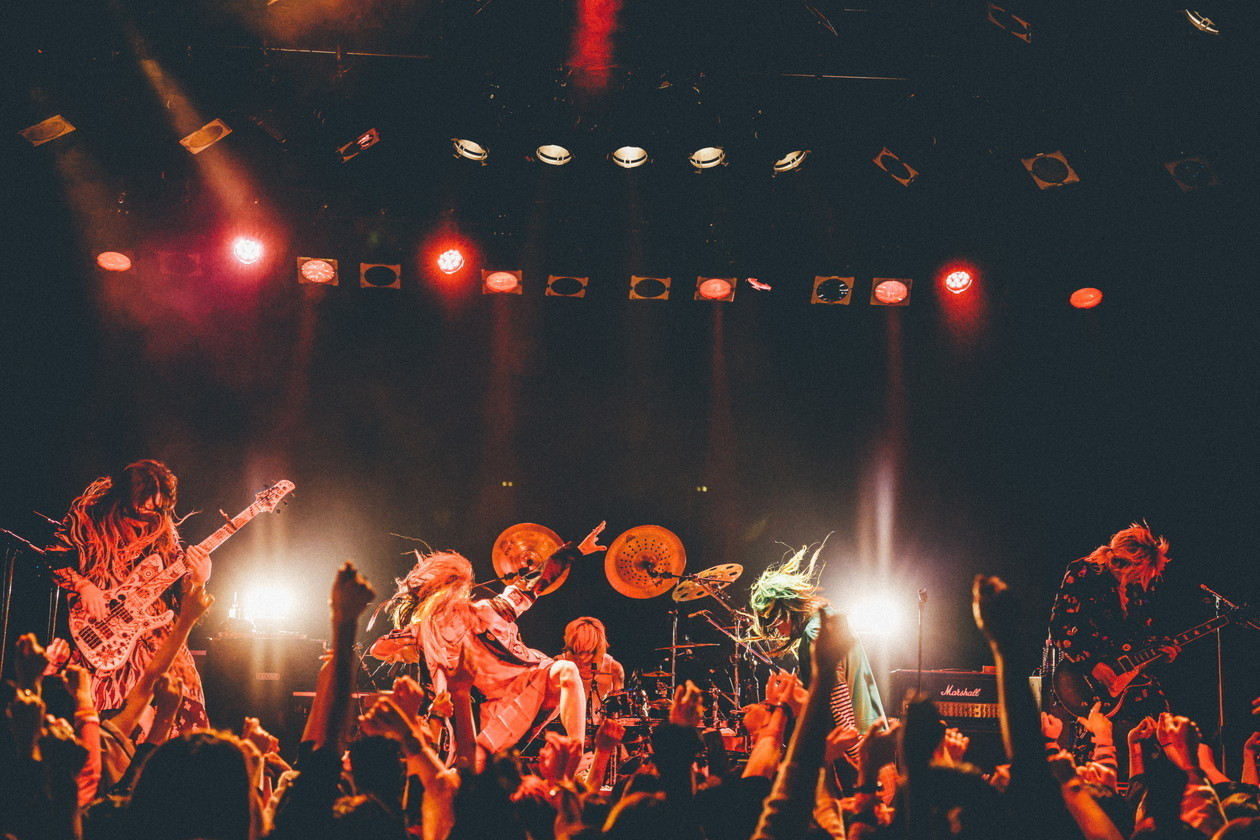 DEZERT × 夕闇に誘いし漆黒の天使達“すっごいツインテールを決める会