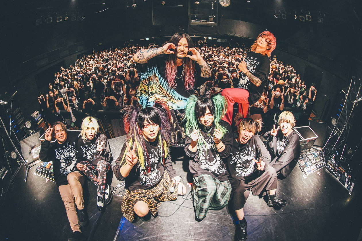 DEZERT×夕闇に誘いし漆黒の天使達　対バンTシャツ すっごいツインテール DEZERT × 夕闇に誘いし漆黒の天使達“すっごいツインテールを決める会