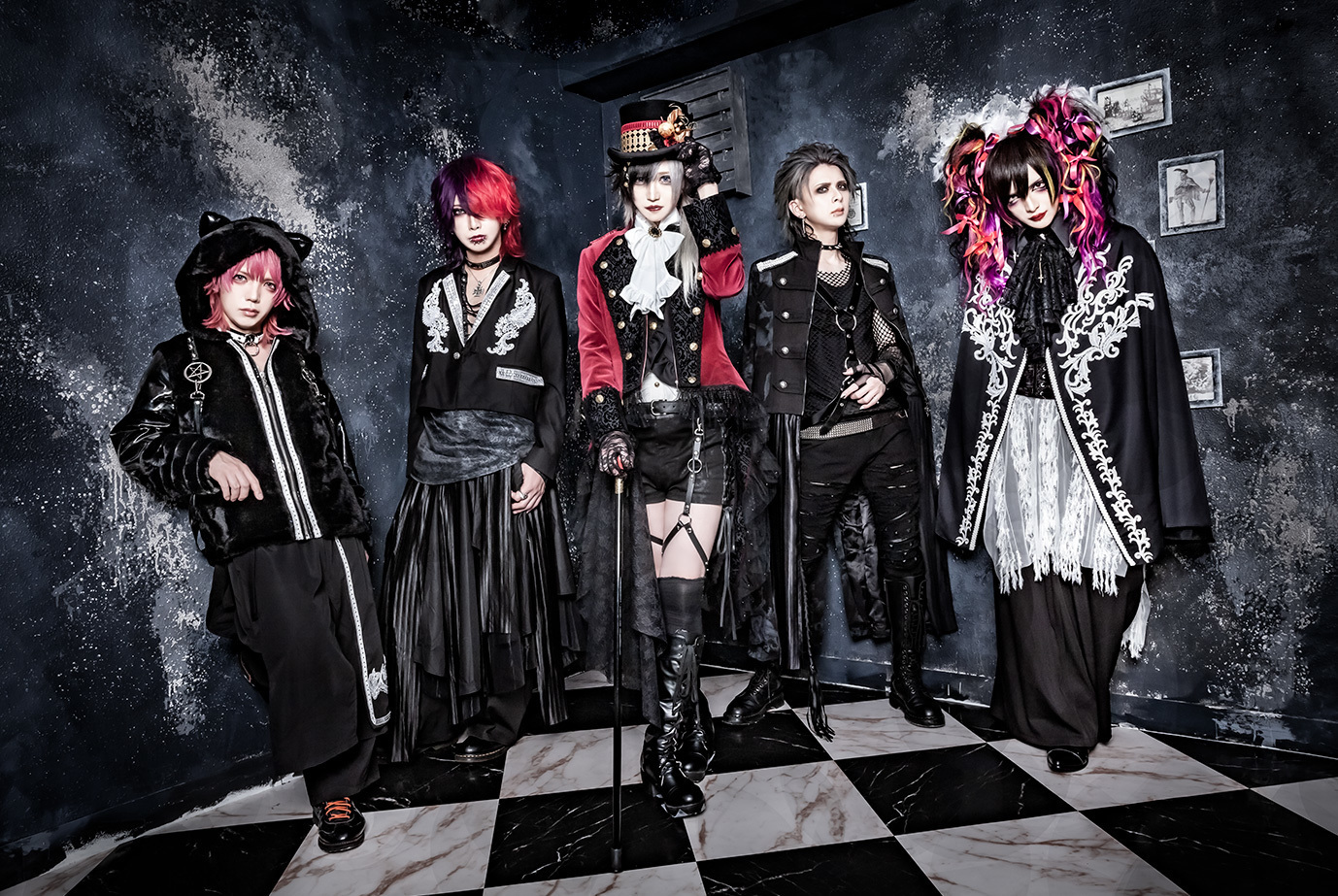 ライブ写真「4」 グラビティ】新たなアーティスト写真を解禁！！ | club Zy.