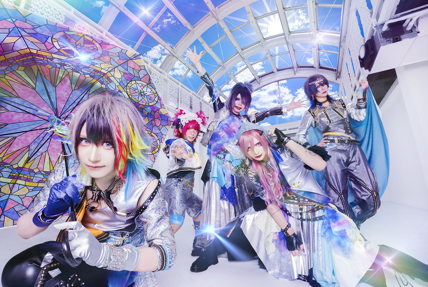 グラビティ】キラキラ王道！？新たなアーティスト写真を大公開