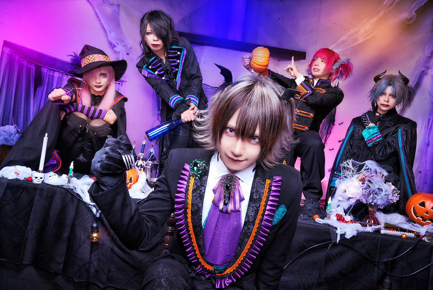 グラビティ】ハロウィンワンマンツアーに先駆けたアーティスト写真を