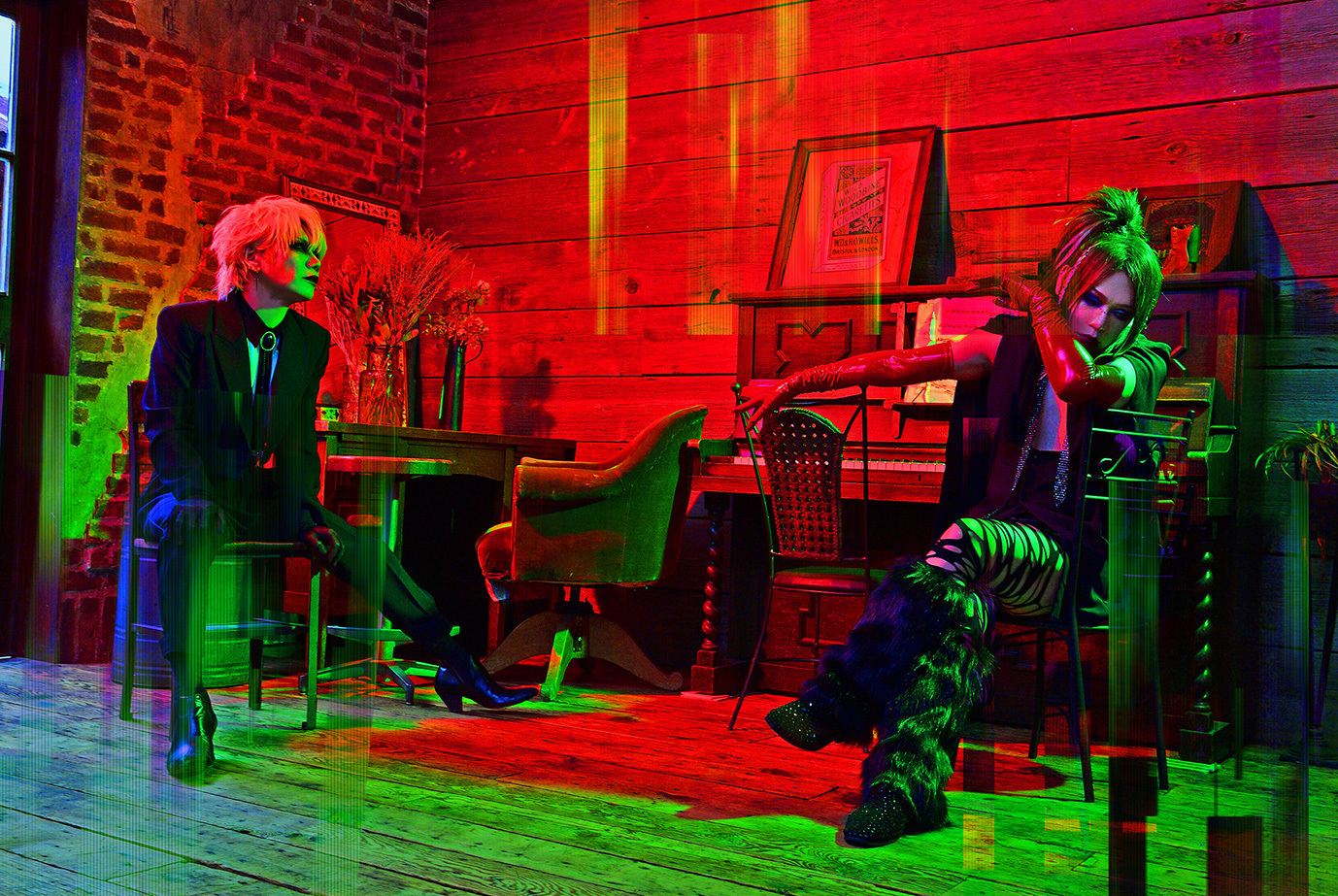 The THIRTEEN 真緒チェキ⑤ The THIRTEEN最新アーティスト写真解禁！！ | club Zy.