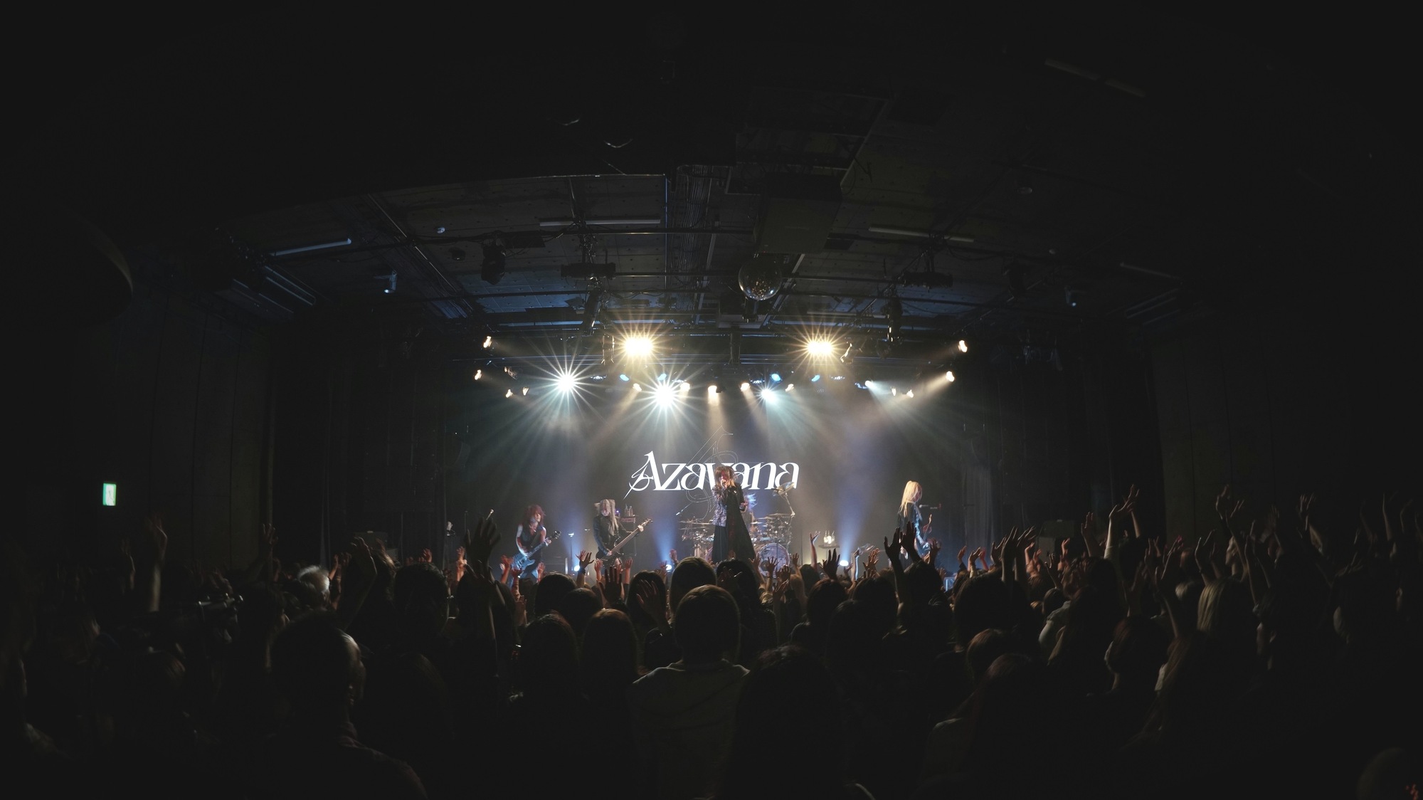 新進気鋭のV系バンドAzavana、即完した初のワンマン公演レポート到着