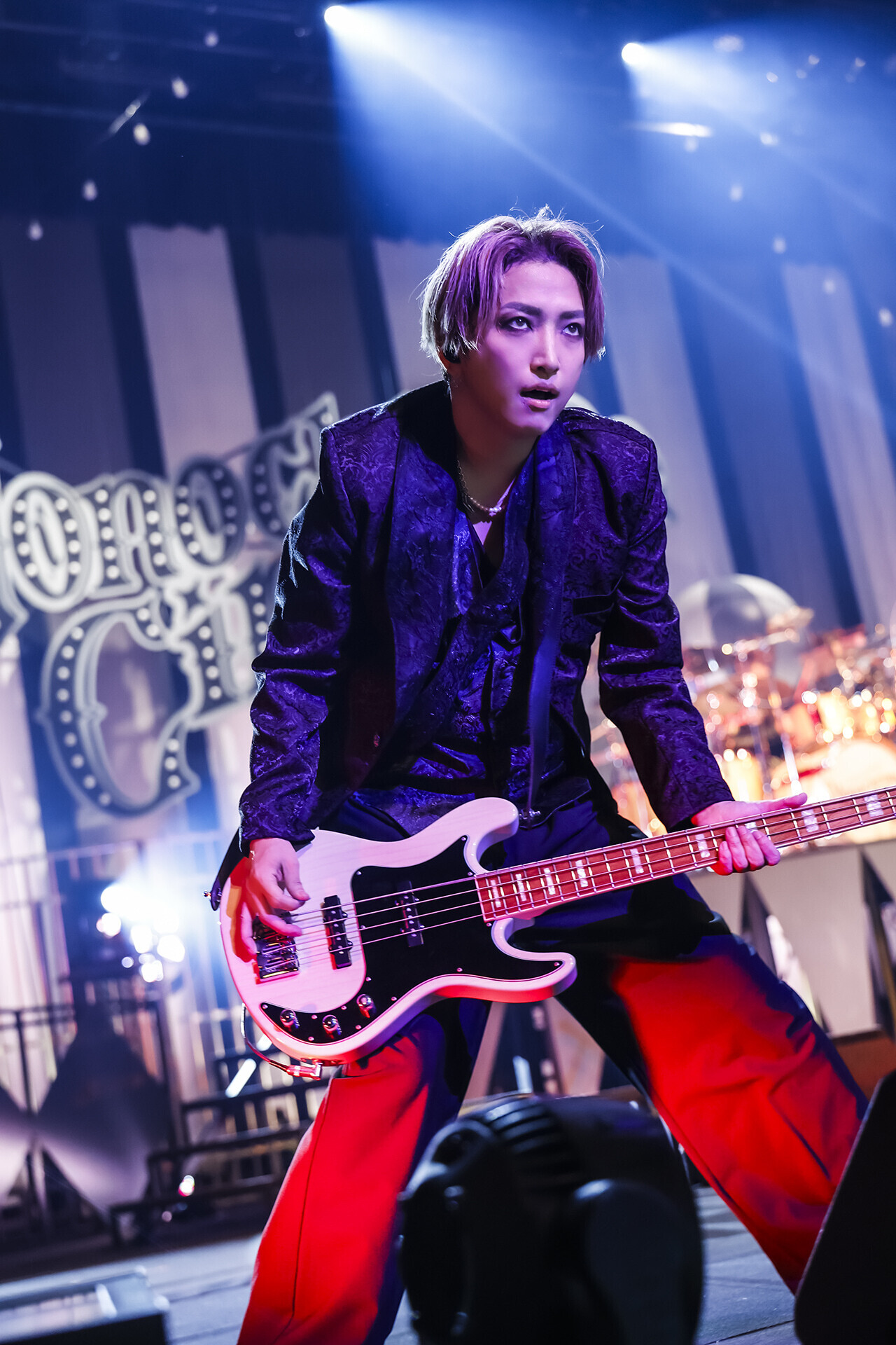 シド、全国ホールツアー「Monochrome Circus」ファイナルを人見